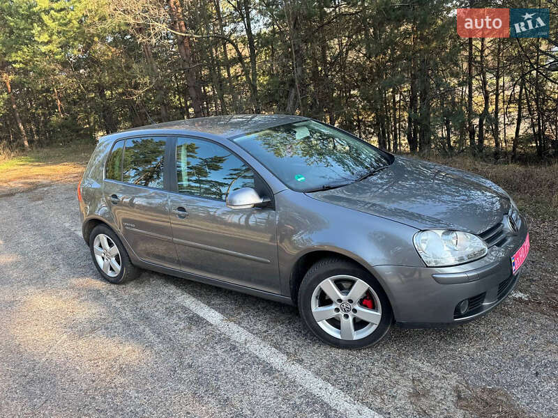 Хэтчбек Volkswagen Golf 2008 в Смеле