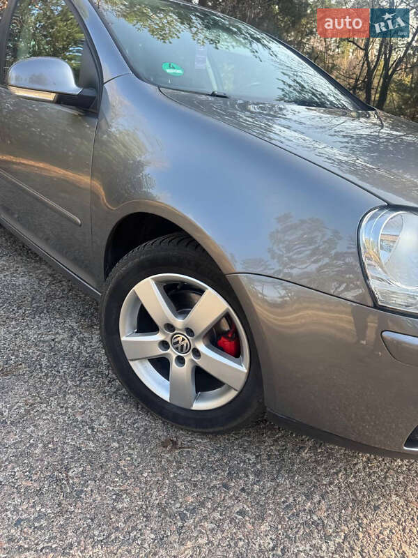 Хэтчбек Volkswagen Golf 2008 в Смеле