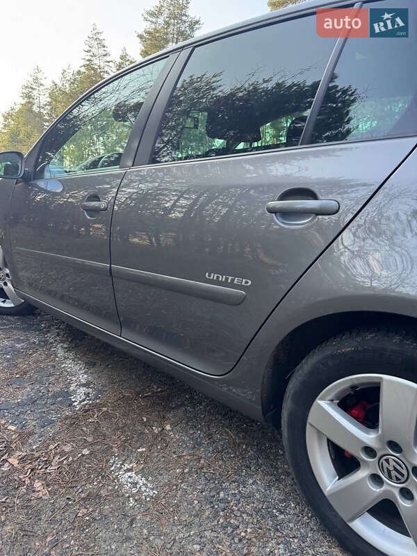 Хэтчбек Volkswagen Golf 2008 в Смеле