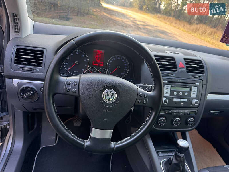 Хэтчбек Volkswagen Golf 2008 в Смеле