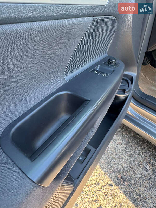 Хэтчбек Volkswagen Golf 2008 в Смеле