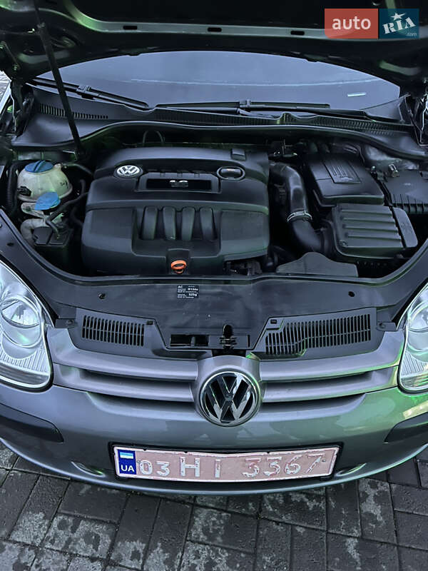 Хетчбек Volkswagen Golf 2006 в Звенигородці