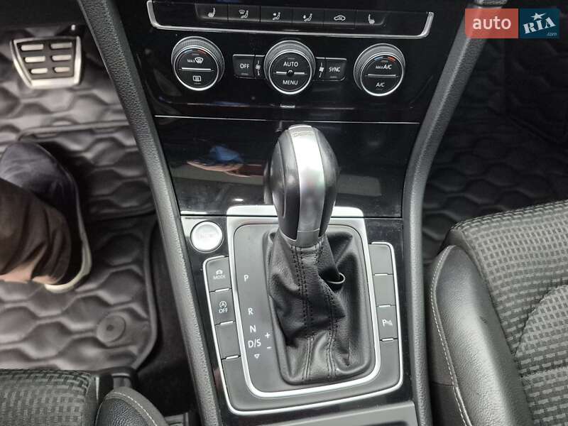 Хэтчбек Volkswagen Golf 2014 в Киеве фото 28 Хэтчбек Volkswagen Golf 2014 в Киеве