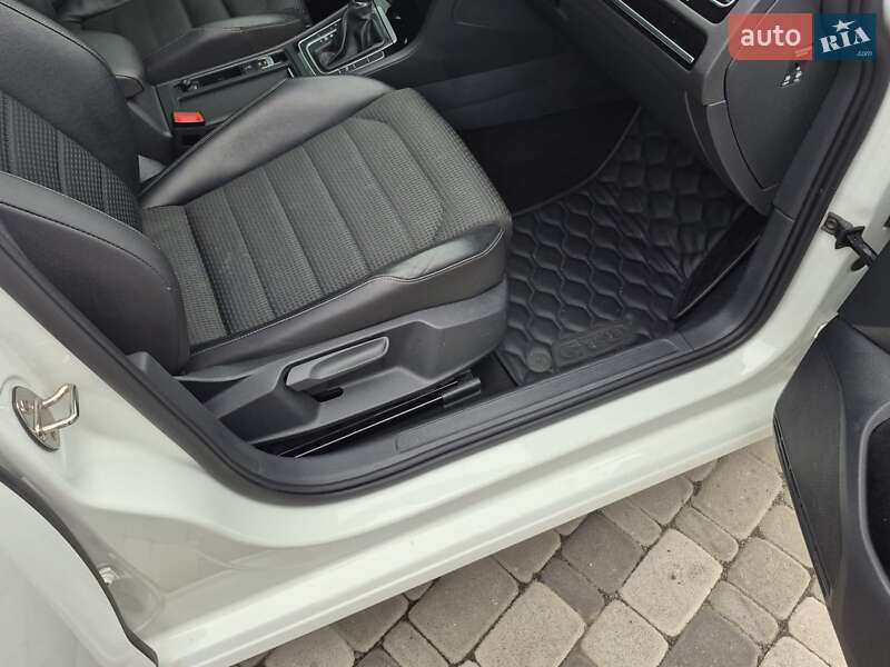 Хэтчбек Volkswagen Golf 2014 в Киеве фото 38 Хэтчбек Volkswagen Golf 2014 в Киеве