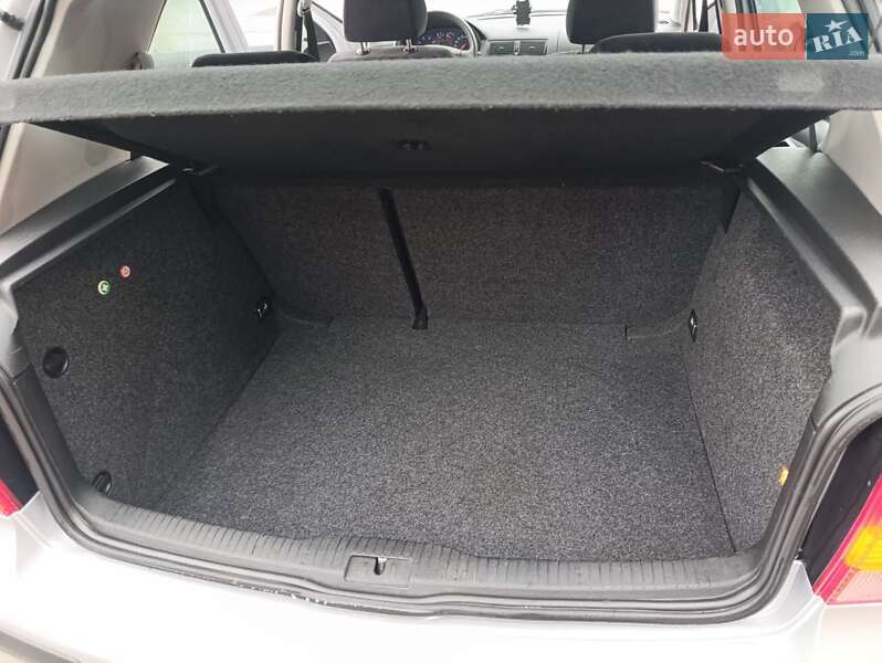 Хэтчбек Volkswagen Golf 2002 в Ровно