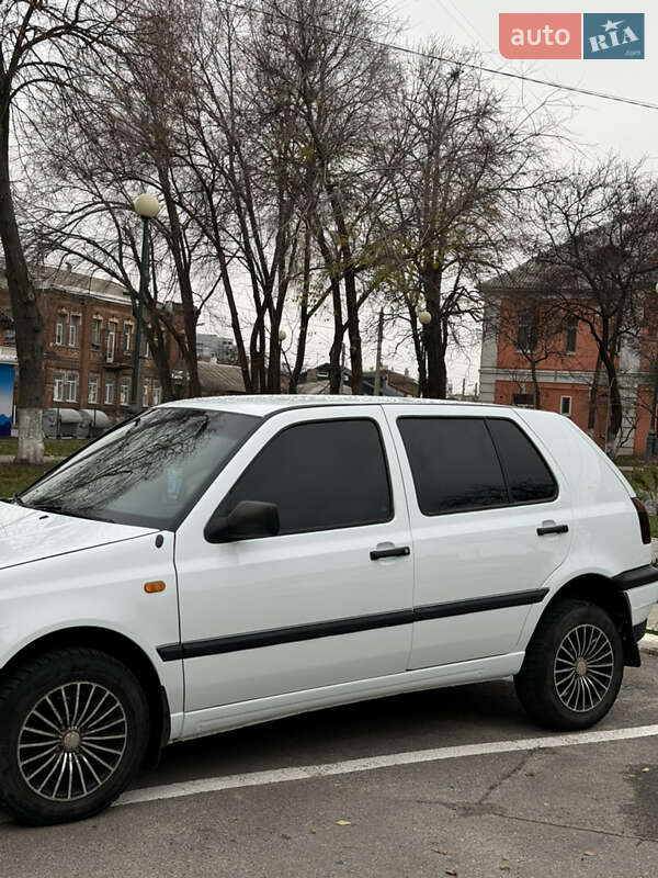 Хэтчбек Volkswagen Golf 1995 в Харькове
