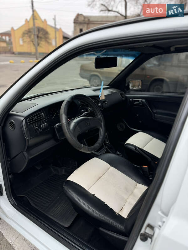 Хэтчбек Volkswagen Golf 1995 в Харькове
