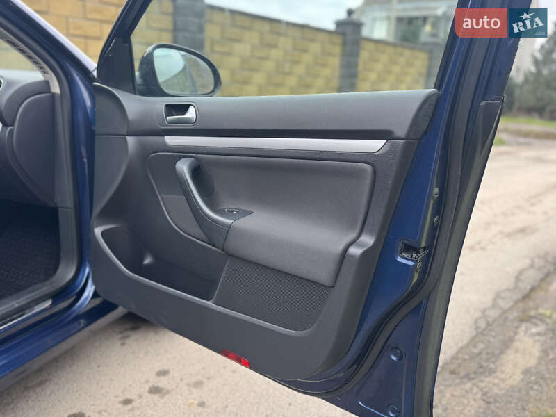 Универсал Volkswagen Golf 2012 в Луцке