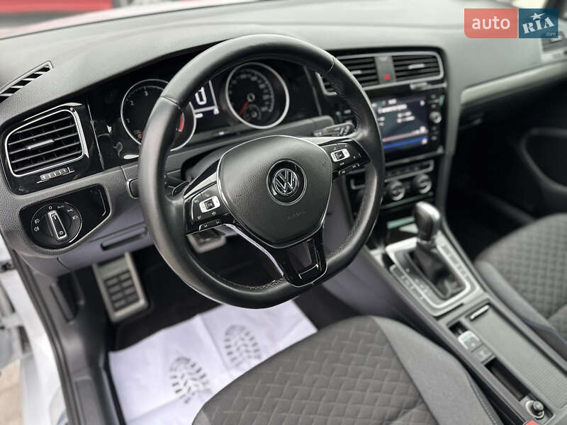 Універсал Volkswagen Golf 2019 в Запоріжжі