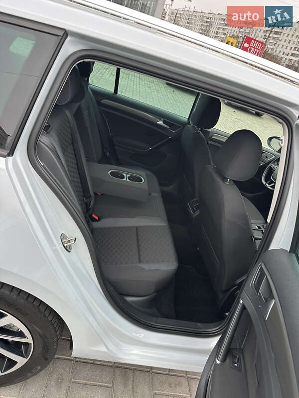 Універсал Volkswagen Golf 2019 в Запоріжжі