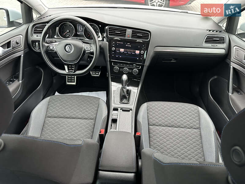 Універсал Volkswagen Golf 2019 в Запоріжжі