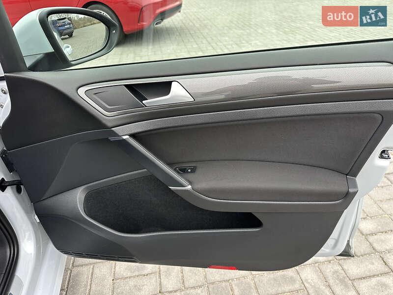 Універсал Volkswagen Golf 2019 в Запоріжжі