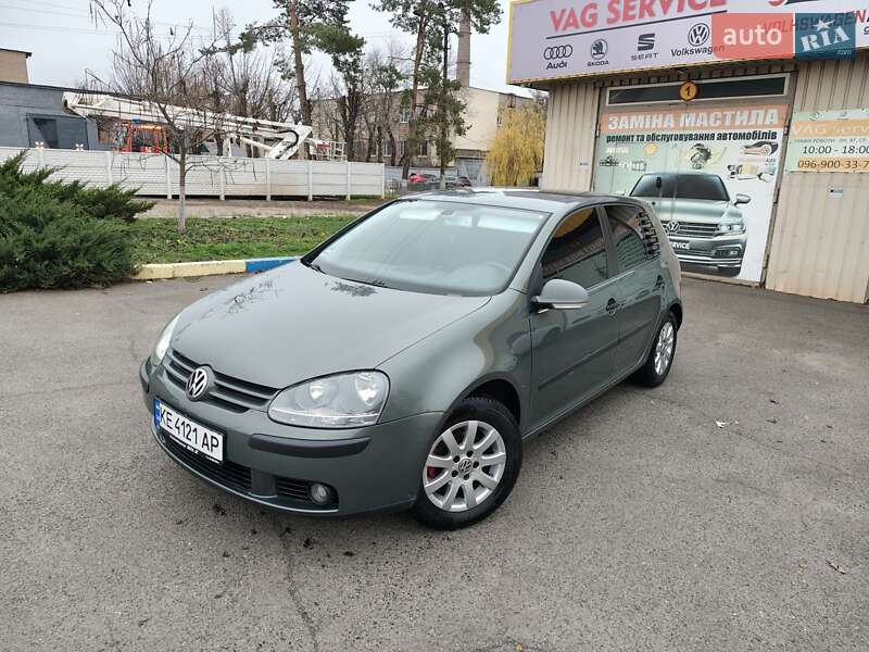 Хэтчбек Volkswagen Golf 2004 в Кривом Роге