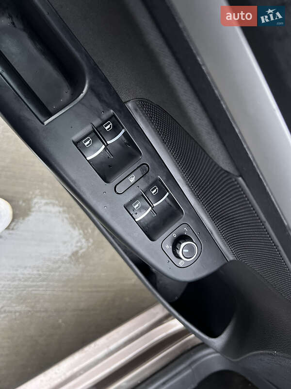 Универсал Volkswagen Golf 2011 в Луцке фото 19 Универсал Volkswagen Golf 2011 в Луцке