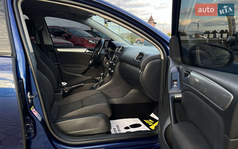 Хэтчбек Volkswagen Golf 2009 в Мукачево