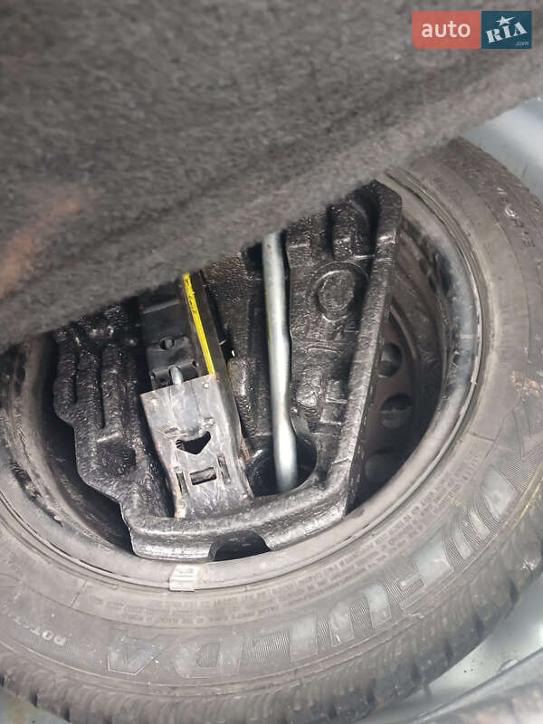 Хетчбек Volkswagen Golf 2001 в Луцьку фото 11 Хетчбек Volkswagen Golf 2001 в Луцьку