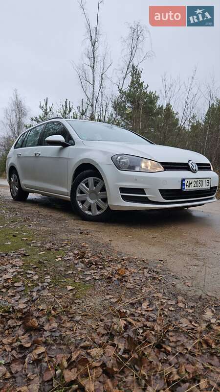 Универсал Volkswagen Golf 2014 в Коростене