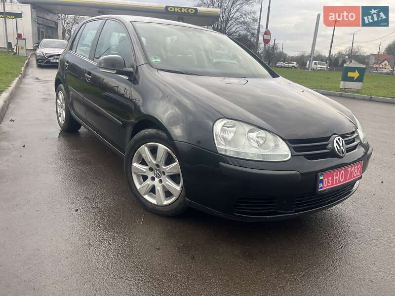 Хэтчбек Volkswagen Golf 2005 в Остроге