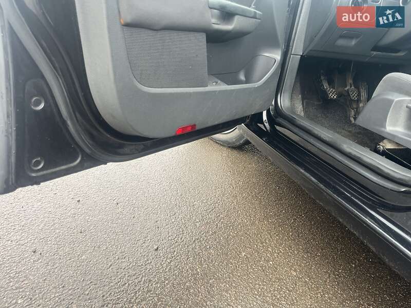 Хэтчбек Volkswagen Golf 2005 в Остроге