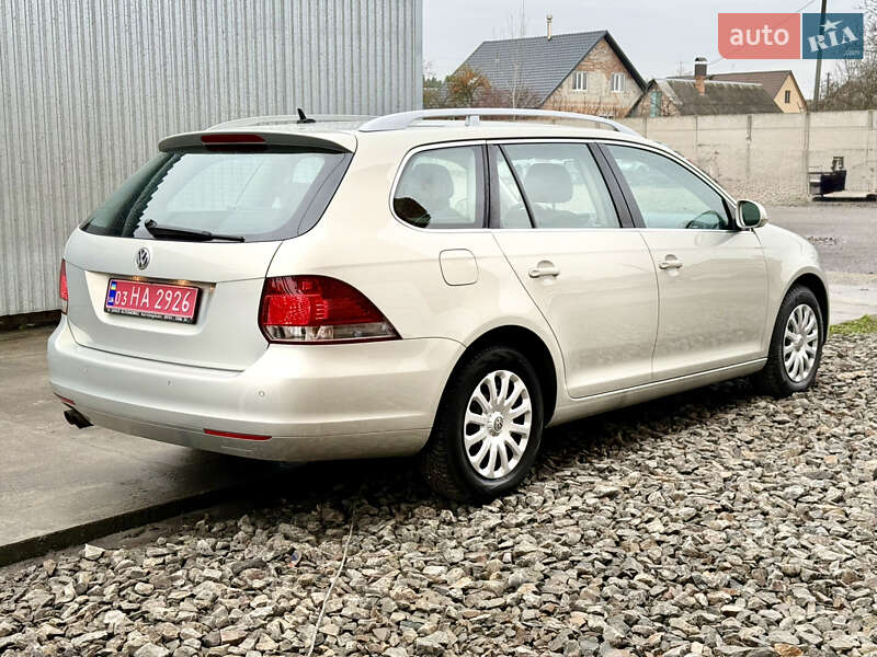 Універсал Volkswagen Golf 2011 в Луцьку