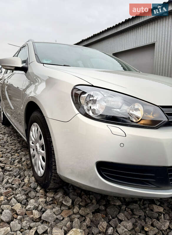 Універсал Volkswagen Golf 2011 в Луцьку