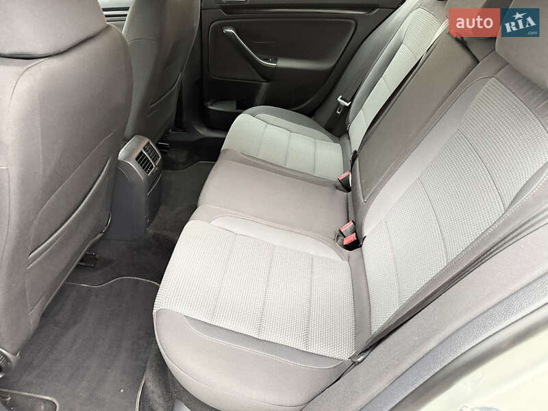 Універсал Volkswagen Golf 2011 в Луцьку