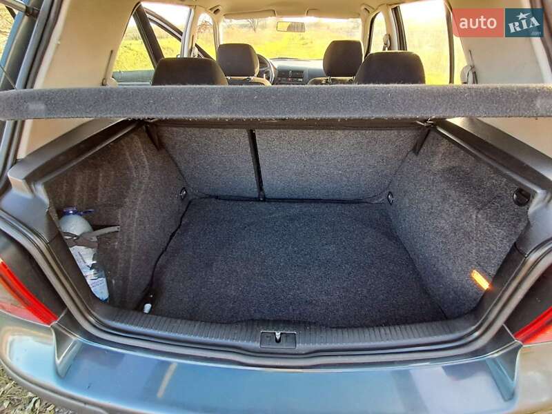 Хэтчбек Volkswagen Golf 2001 в Шептицькому