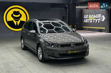 Універсал Volkswagen Golf 2016 в Чернівцях