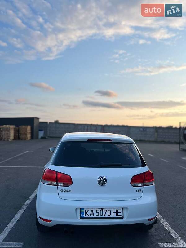 Хэтчбек Volkswagen Golf 2010 в Киеве