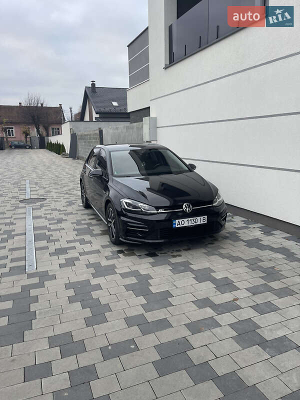 Хетчбек Volkswagen Golf 2017 в Мукачевому