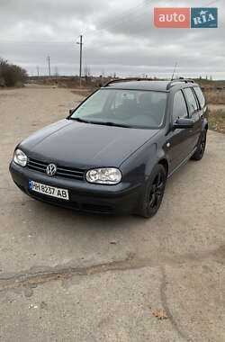 Універсал Volkswagen Golf 2001 в Умані