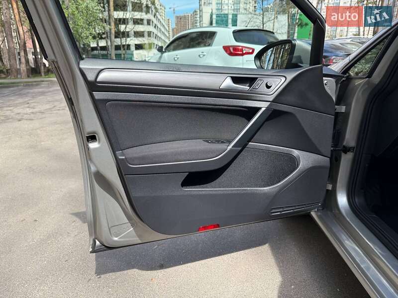 Універсал Volkswagen Golf 2019 в Києві