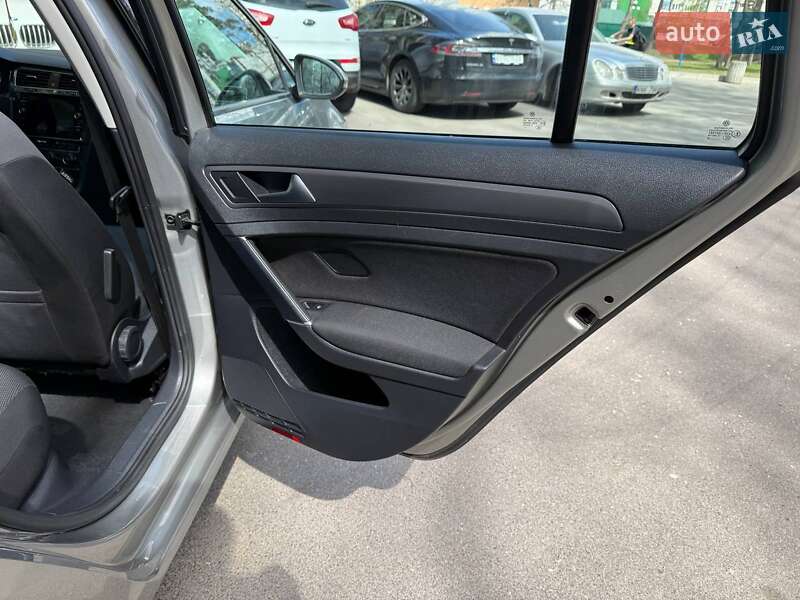 Універсал Volkswagen Golf 2019 в Києві