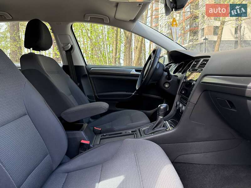 Універсал Volkswagen Golf 2019 в Києві
