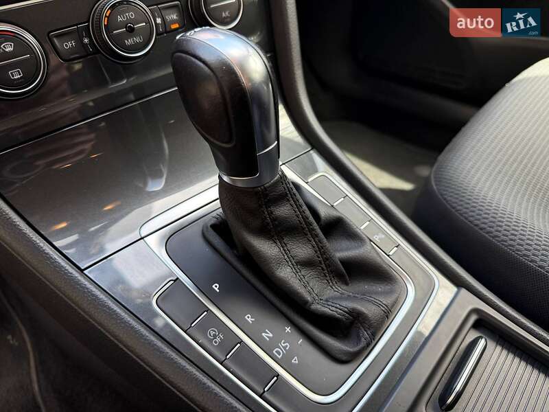 Універсал Volkswagen Golf 2019 в Києві