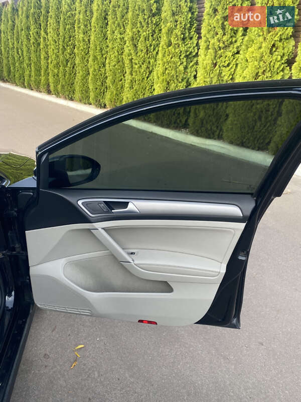 Универсал Volkswagen Golf 2015 в Киеве фото 14 Универсал Volkswagen Golf 2015 в Киеве