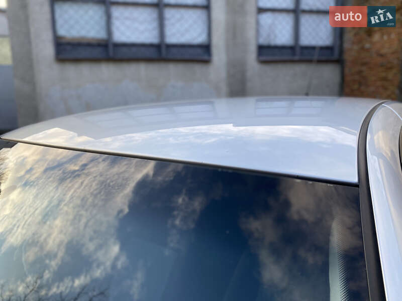 Хэтчбек Volkswagen Golf 2003 в Киеве