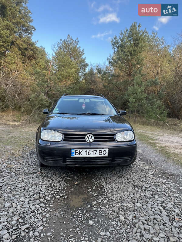 Универсал Volkswagen Golf 2000 в Вараше
