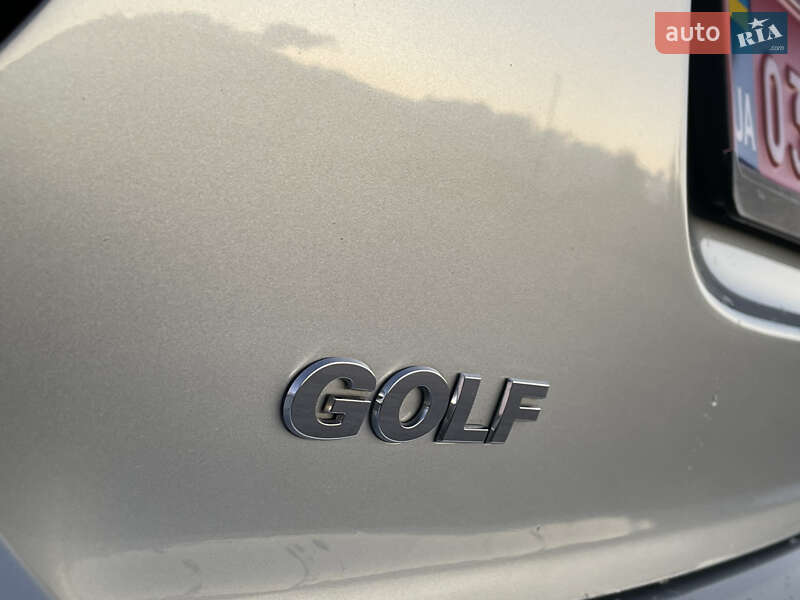 Універсал Volkswagen Golf 2011 в Сарнах