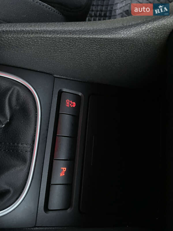 Універсал Volkswagen Golf 2011 в Сарнах