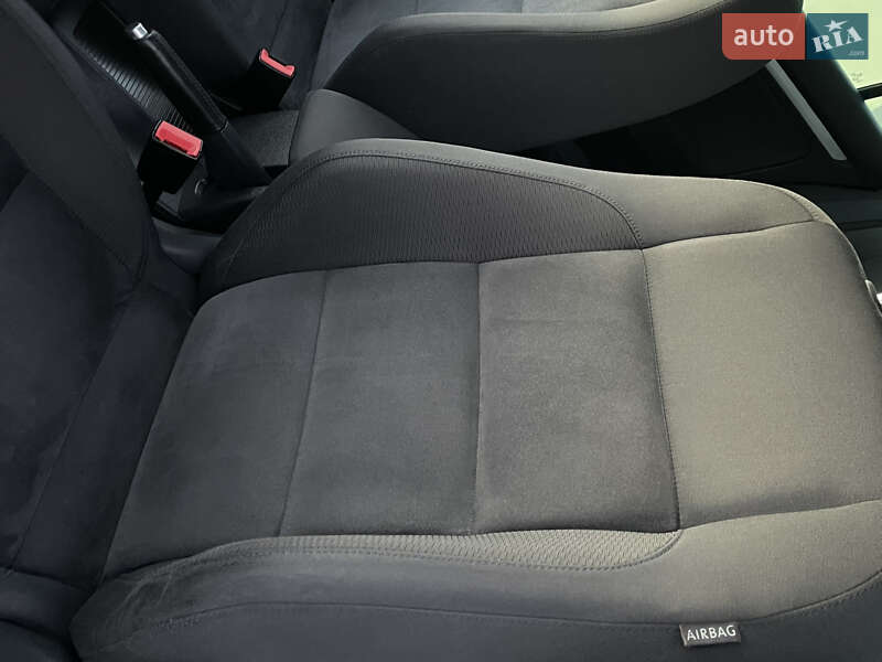 Універсал Volkswagen Golf 2011 в Сарнах