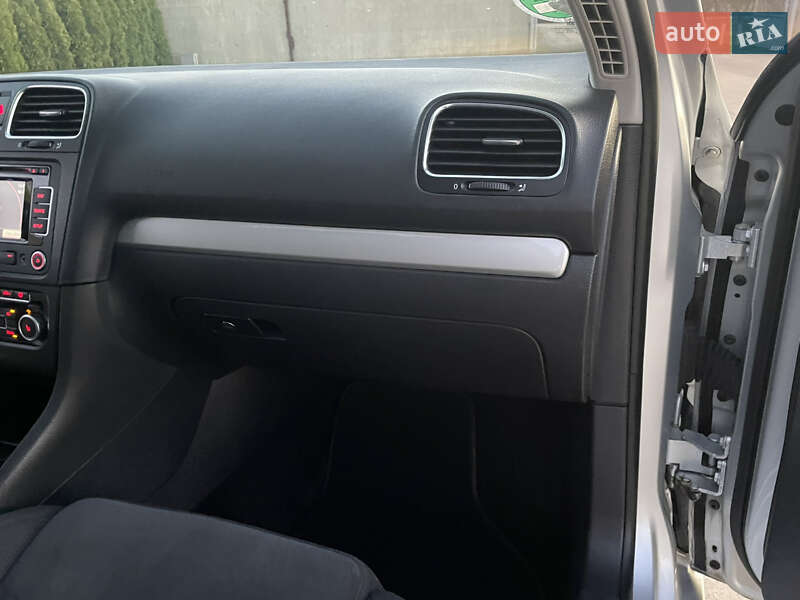 Універсал Volkswagen Golf 2011 в Сарнах