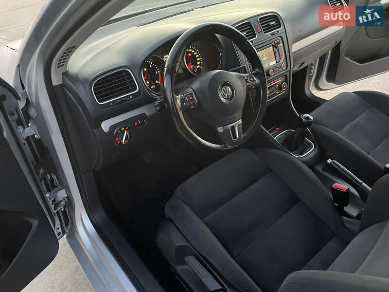 Універсал Volkswagen Golf 2011 в Сарнах