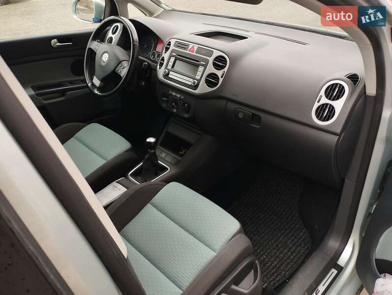 Хэтчбек Volkswagen Golf 2008 в Дубно