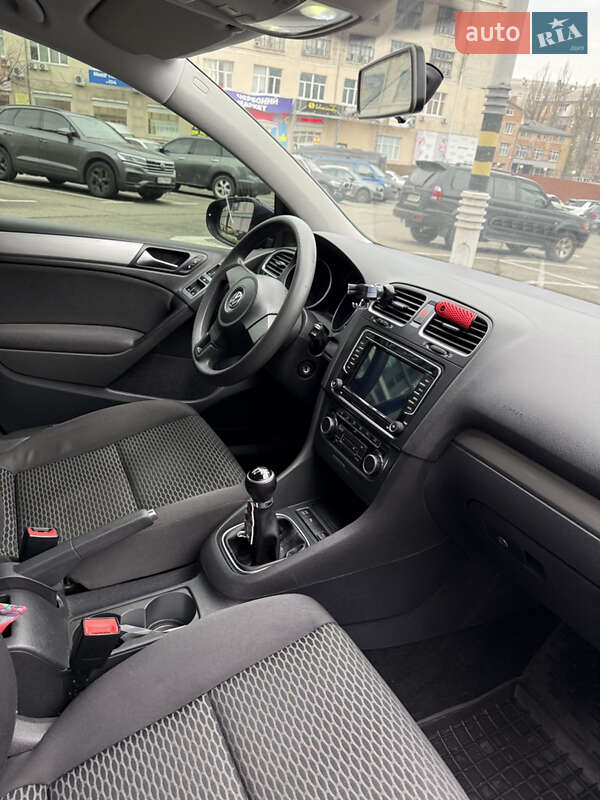 Хетчбек Volkswagen Golf 2010 в Києві