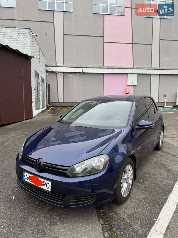 Хетчбек Volkswagen Golf 2010 в Києві
