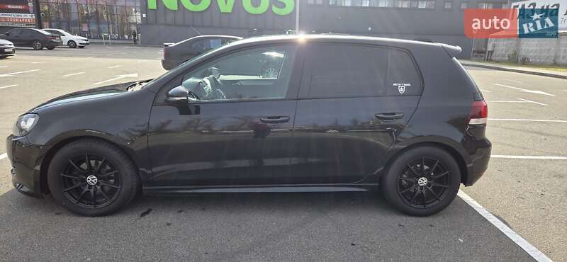 Хетчбек Volkswagen Golf 2010 в Києві