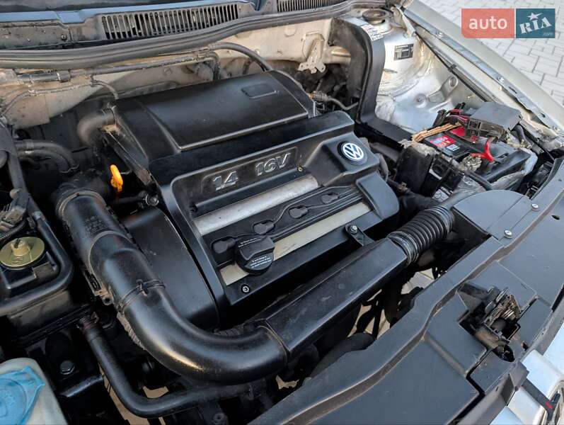 Хэтчбек Volkswagen Golf 2001 в Здолбунове