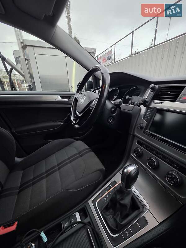 Універсал Volkswagen Golf 2015 в Луцьку