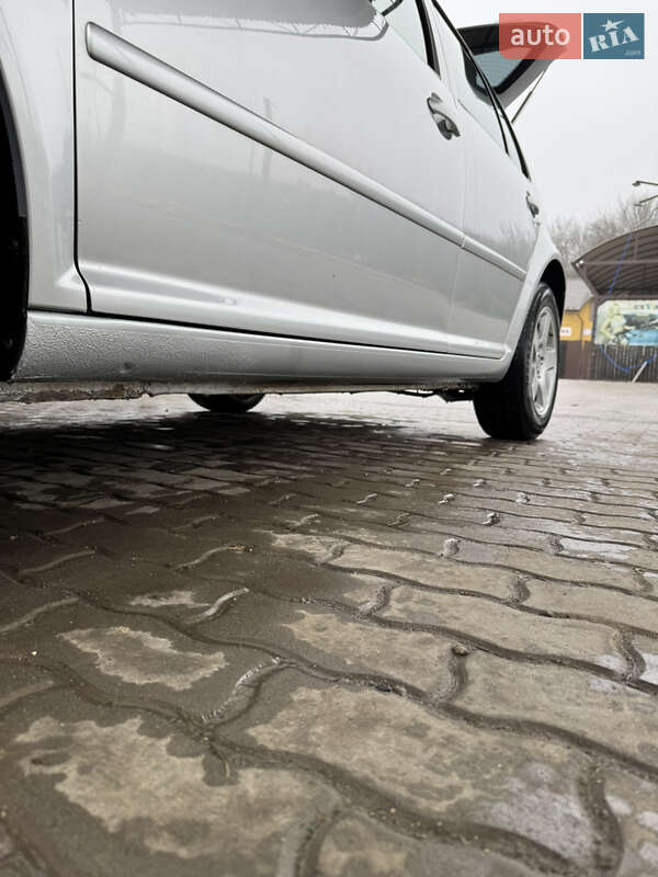 Хетчбек Volkswagen Golf 2003 в Чемерівцях фото 31 Хетчбек Volkswagen Golf 2003 в Чемерівцях